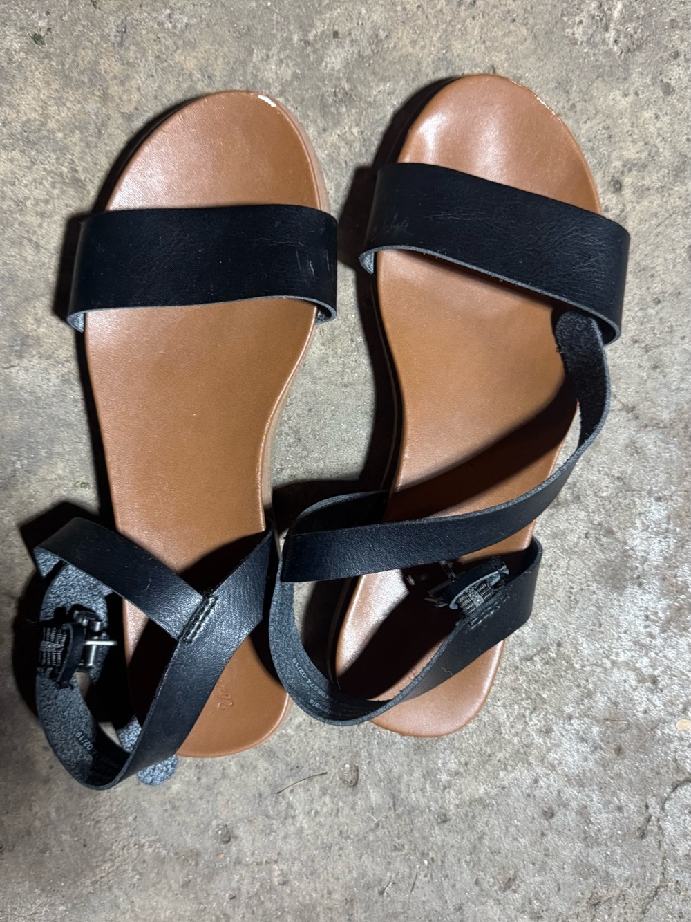 Universal Thread Black and Brown Strappy Flat Sandals